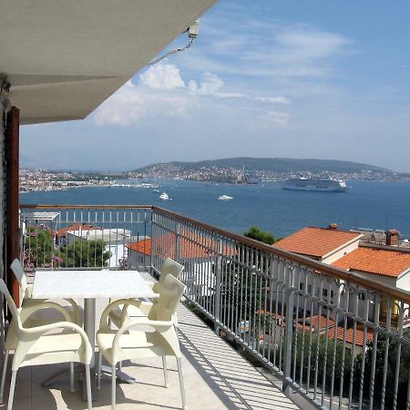 Apartment With Splendid Sea View Trogir Exterior photo