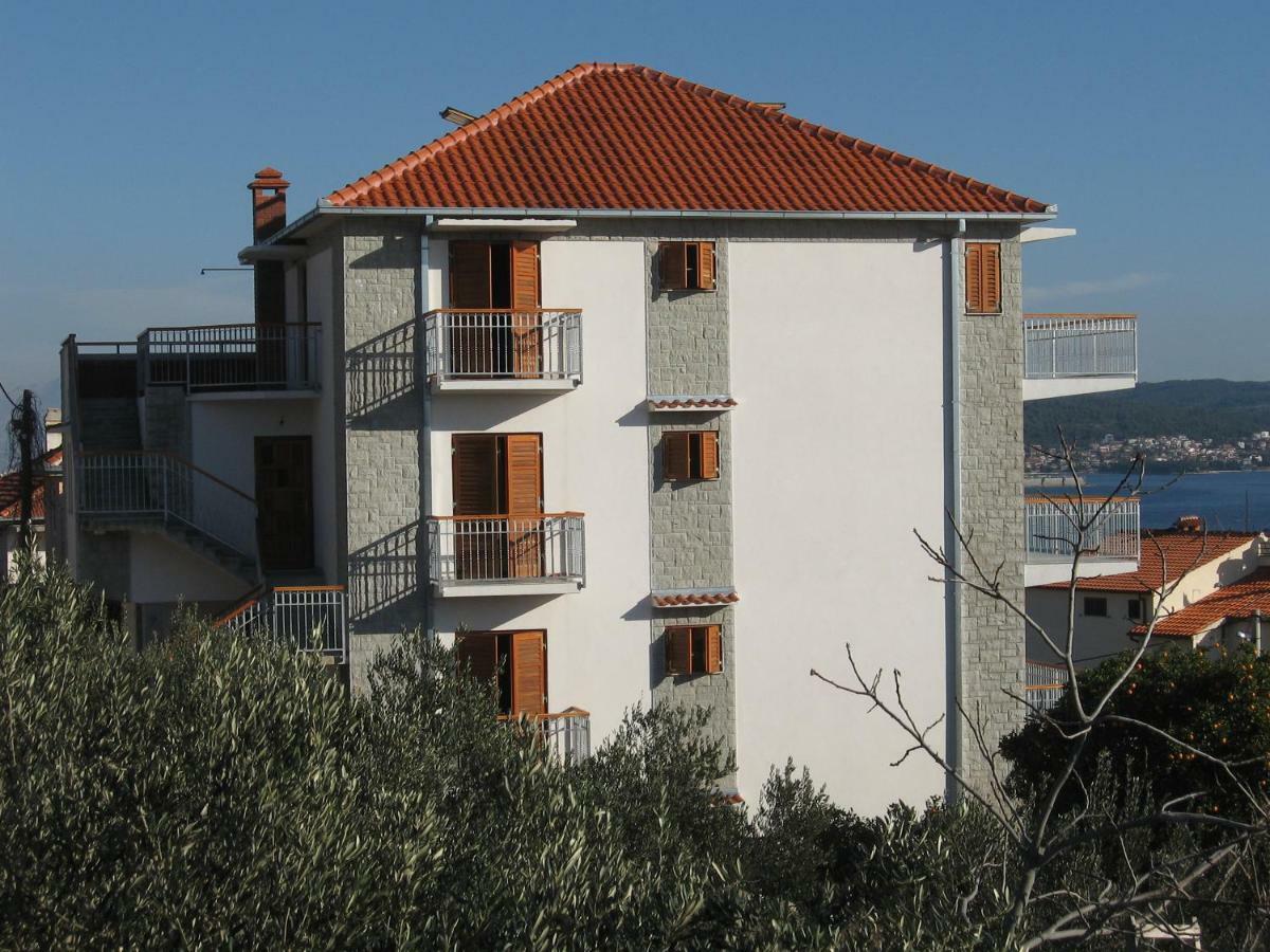 Apartment With Splendid Sea View Trogir Exterior photo